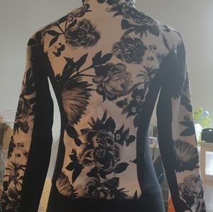 Lululemon Athletica Black/White Floral Jacket, Size 4, keyhole Hand